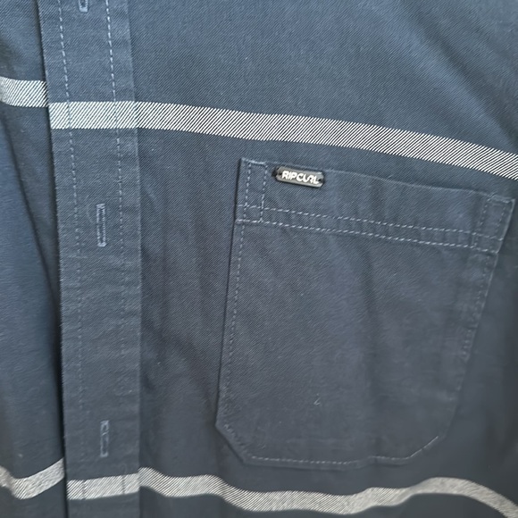 Ripcurl dress shirt… button up size medium. In great condition - Picture 3 of 4